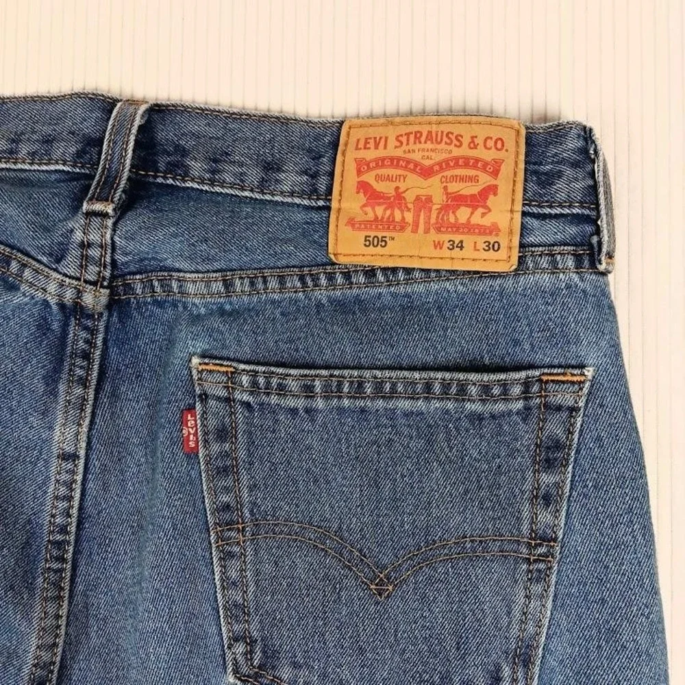 Levis‎ 505 Jeans Mens 34x30 Blue Denim Classic Straight Leg Medium Wash Pants